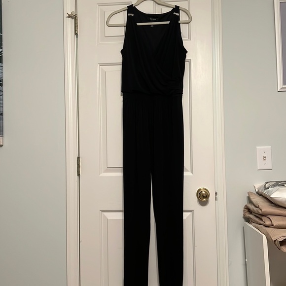 Black Jumpsuit size 6! - Picture 1 of 3